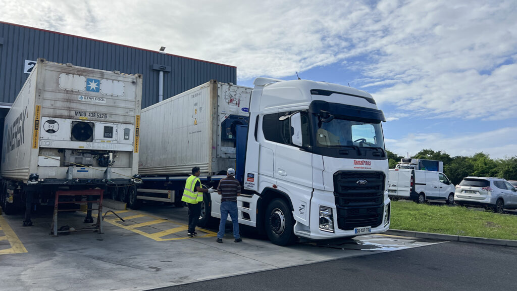 Transport de marchandises plateau